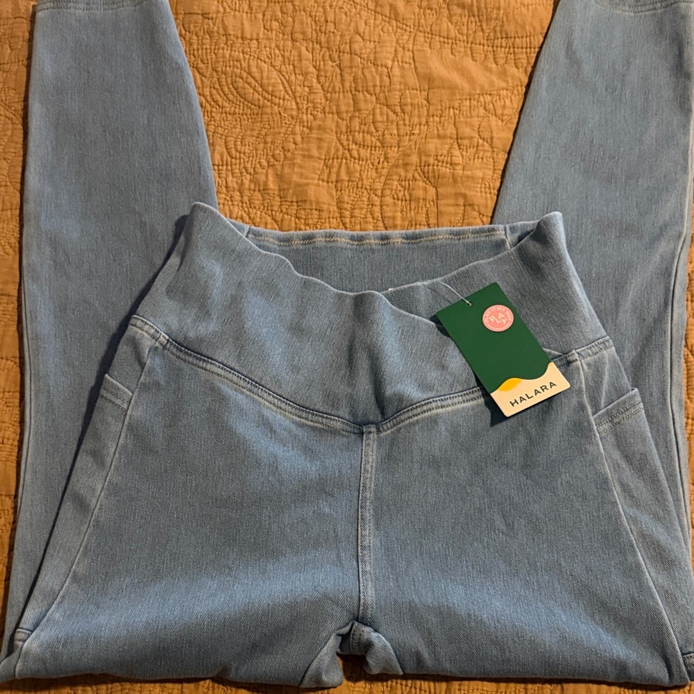 Brand new never worn Halara jeggings